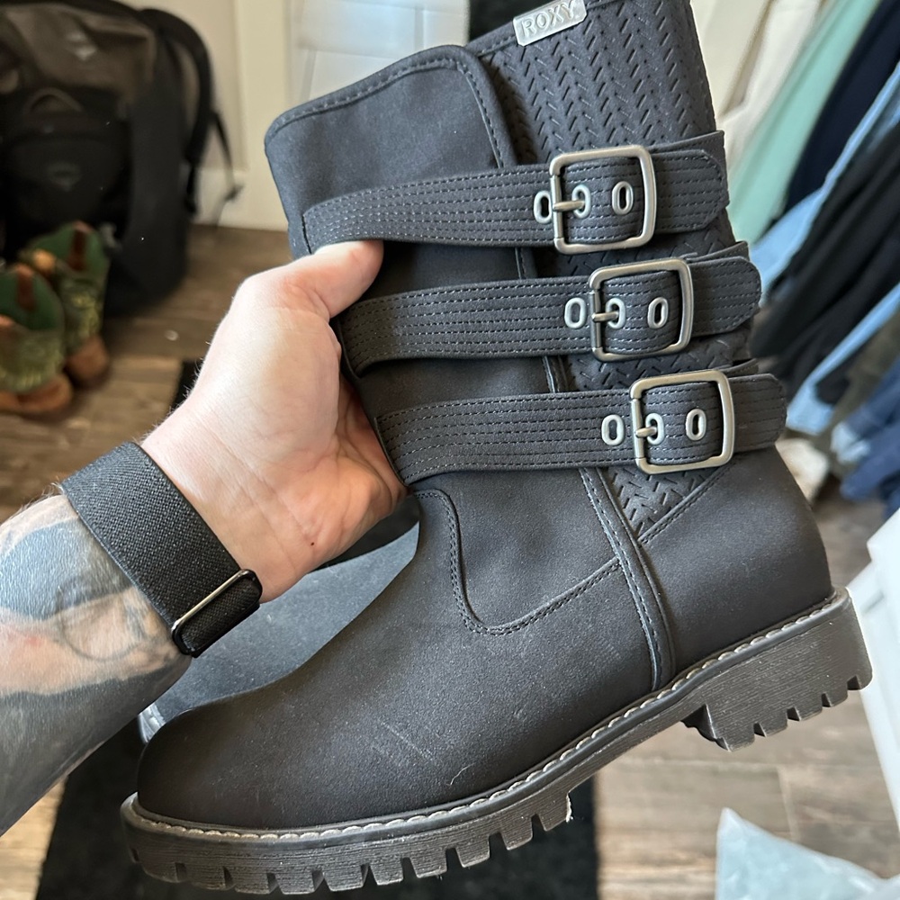 Roxy boots